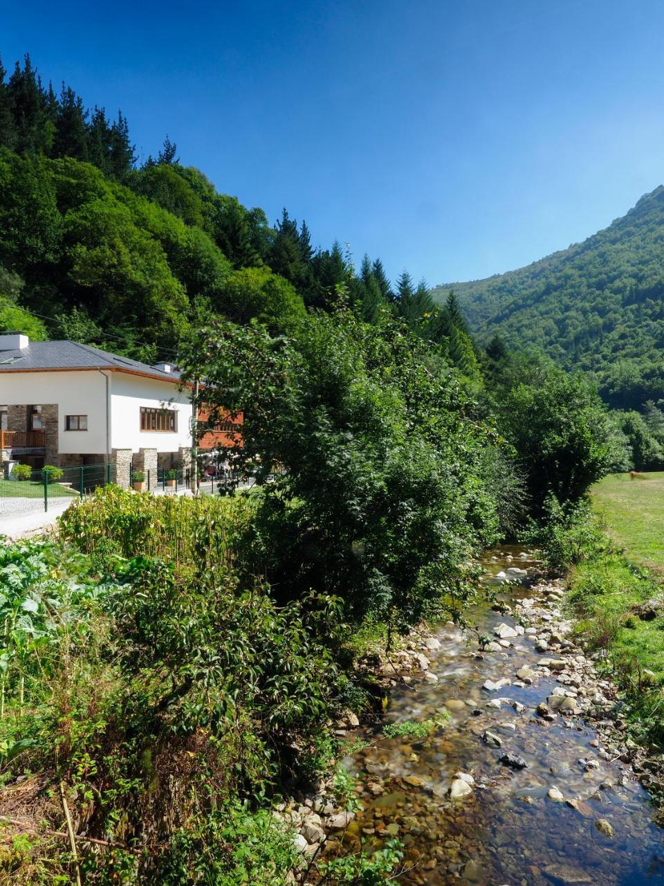 Hotel Rural Las Montanas De Pumar Besullo Buitenkant foto