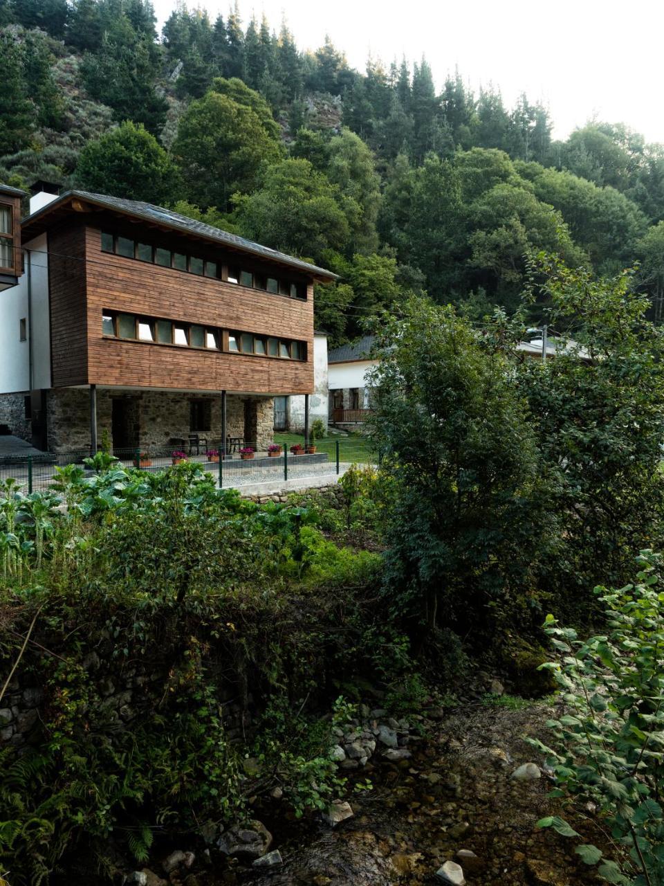 Hotel Rural Las Montanas De Pumar Besullo Buitenkant foto